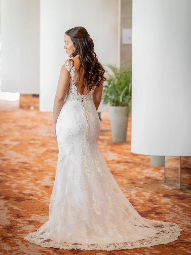 Vestido Novia escote sirena, Cola De capilla